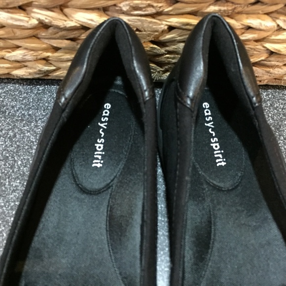 Easy Spirit Black Gift 2 Slip-on Shoes - Picture 5 of 14